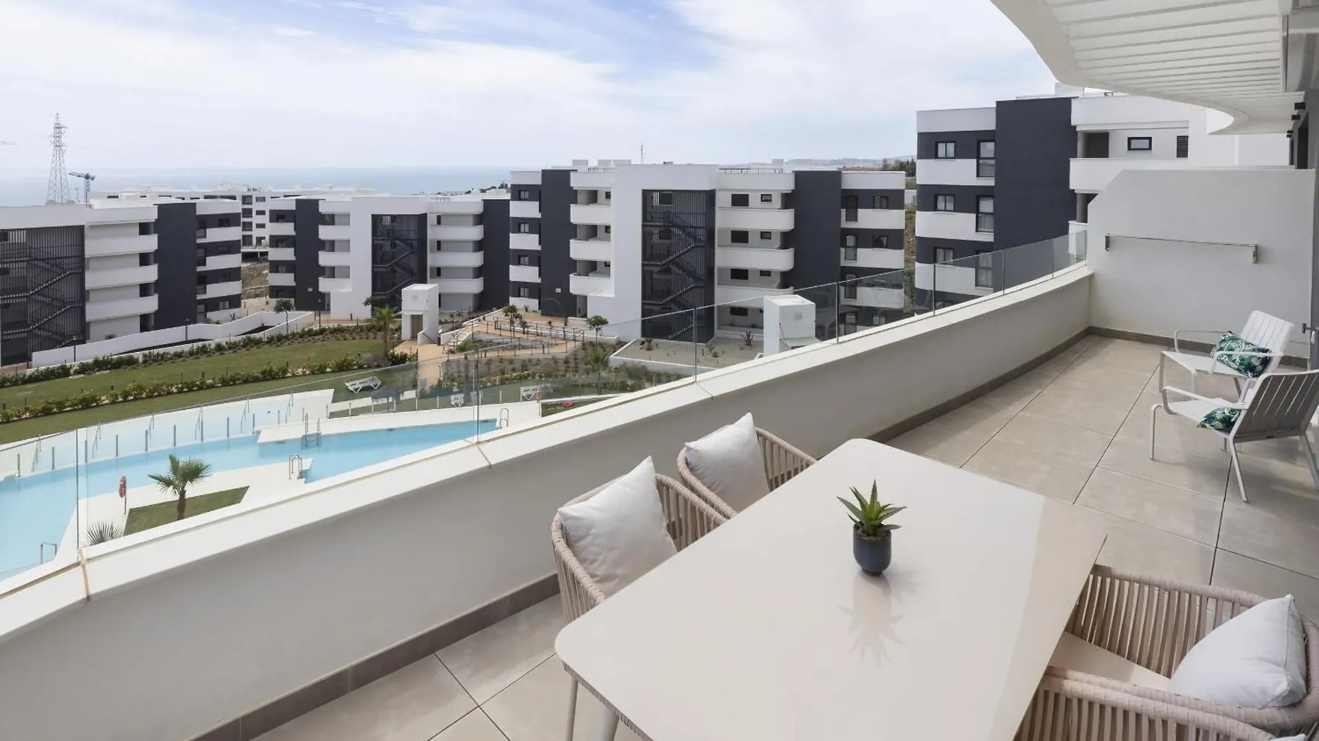 Panorama Top Floor Apartment In Higueron Fuengirola