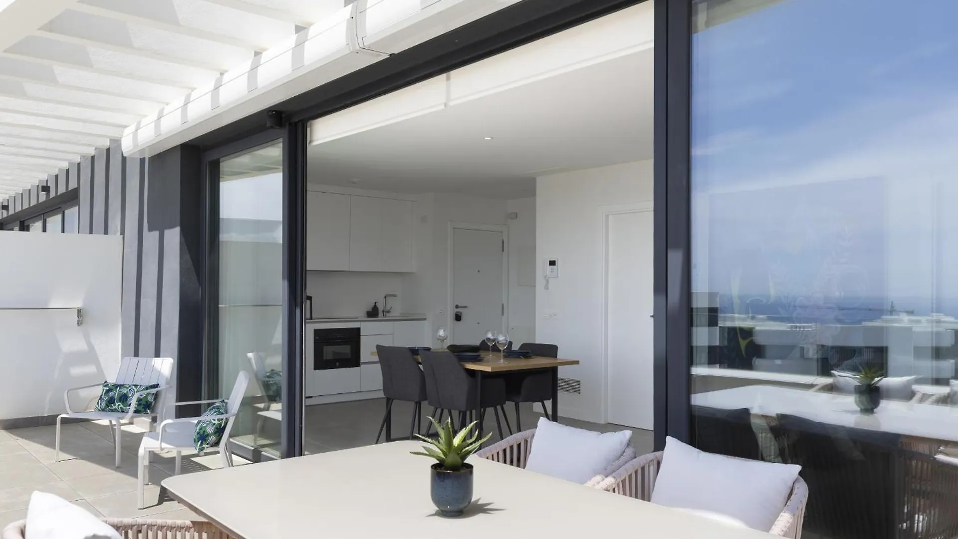 Panorama Top Floor Apartment In Higueron Fuengirola